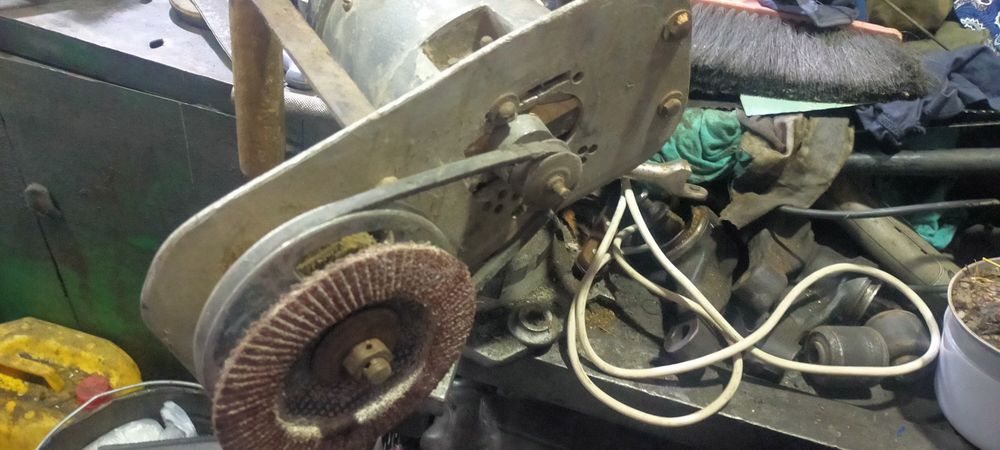 Продаю углову шлейф машинку