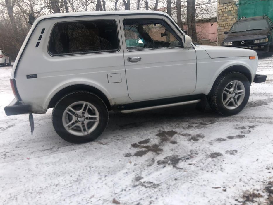 Продаю ниву 2005