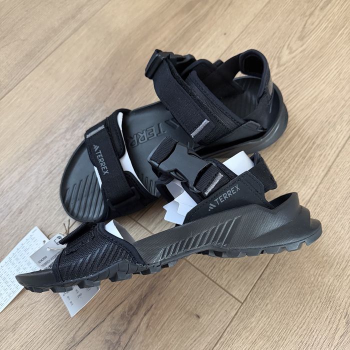 Adidas сандали  39 номер