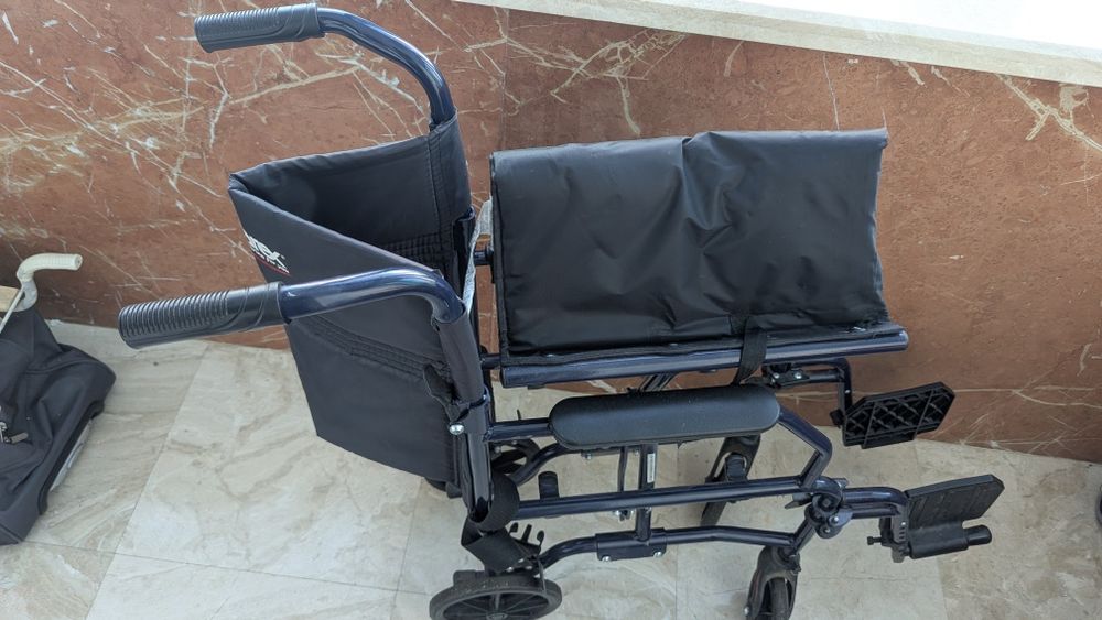 Инвалидная коляска (каталка)