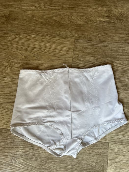 Продавам стягащо бельо ново 5лв/бр.