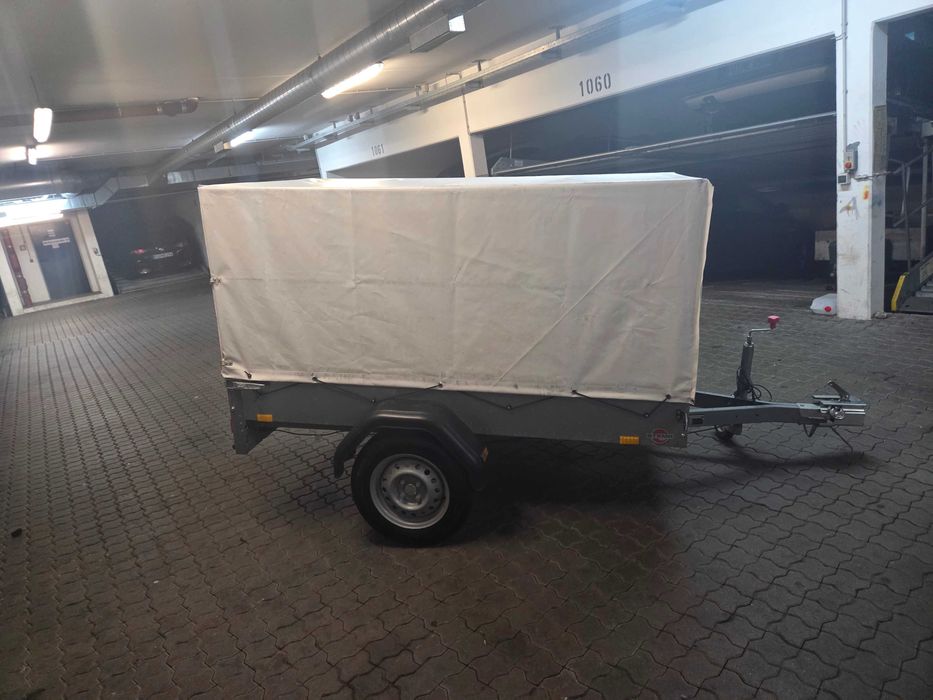 Remorca 750kg cu prelata, Stare foarte bună (2022)