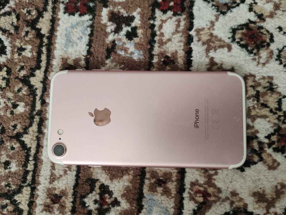 Продам Телефон айфон 7