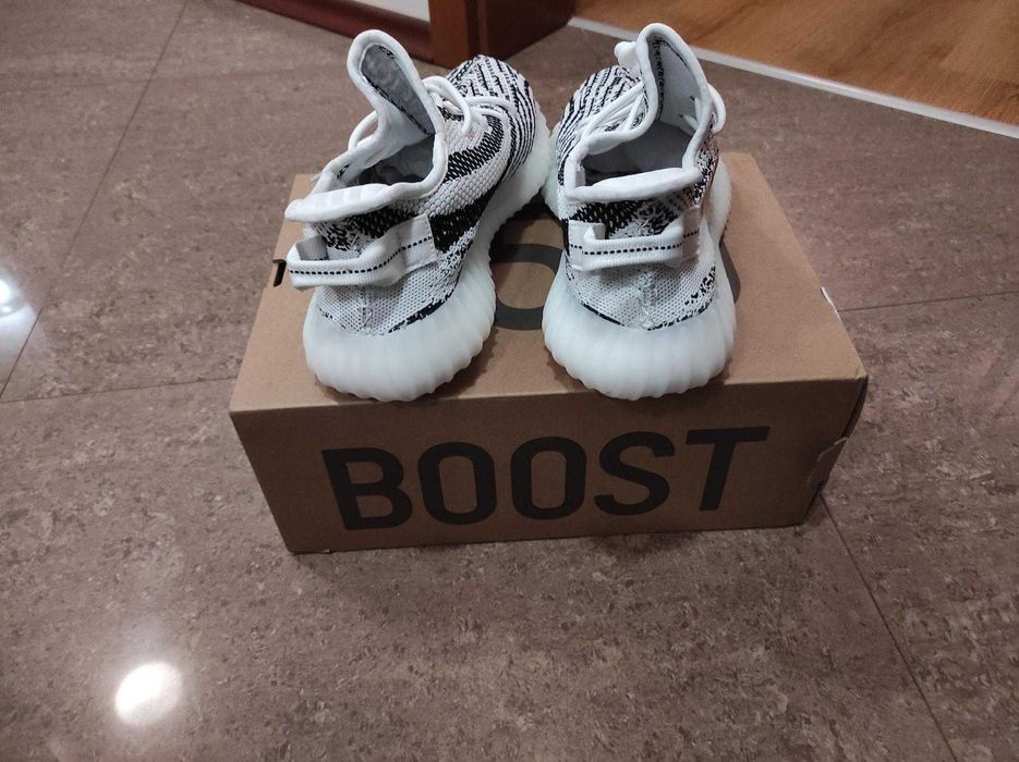 Adidas Yeezy Boost 350 V2 Zebra