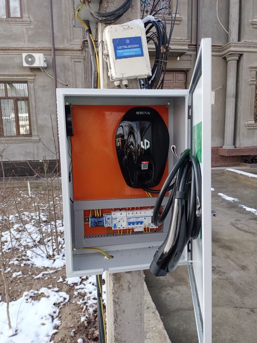 Установка зарядное устройство Электромобилей