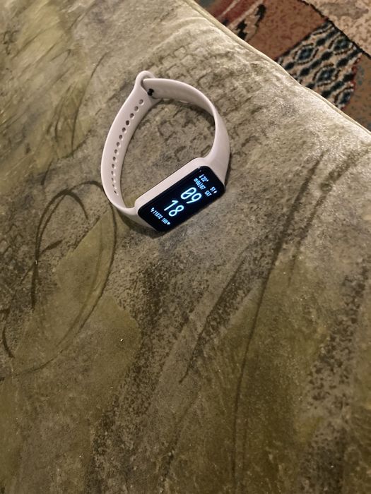 Продаю amazfit bend 7