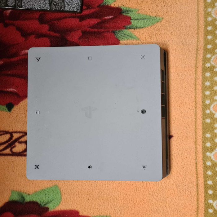 Vând PS4 ediție limitată!!!