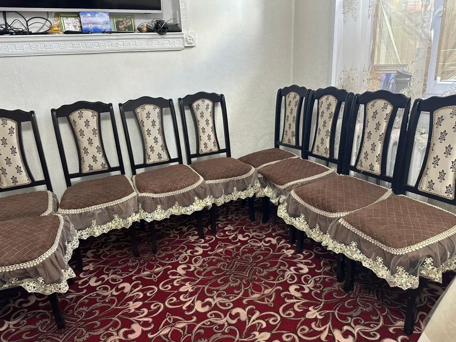 Продается стол со стульями