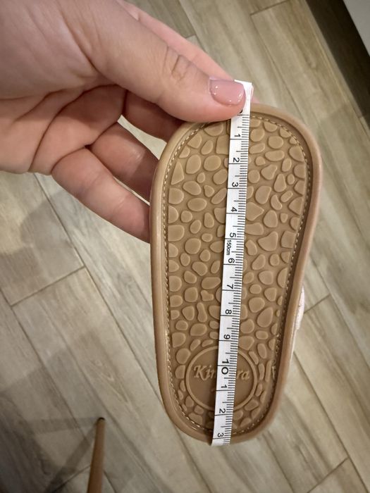 Чисто нови бебешки сандали