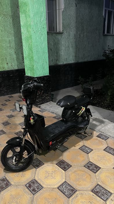 Электро скутер в идеальном состаянии