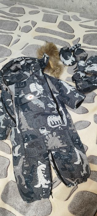 Продам зимний комбинезон детский