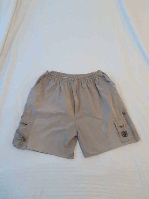Pantaloni scurti  .