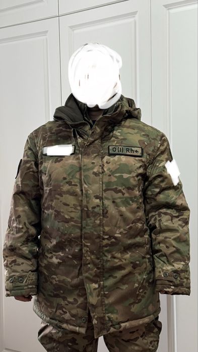 Продам бушлат и берцы