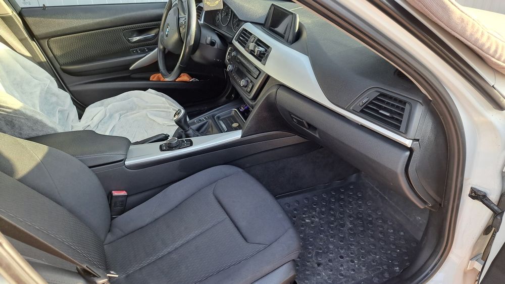 Bmw F30//184cp//manual