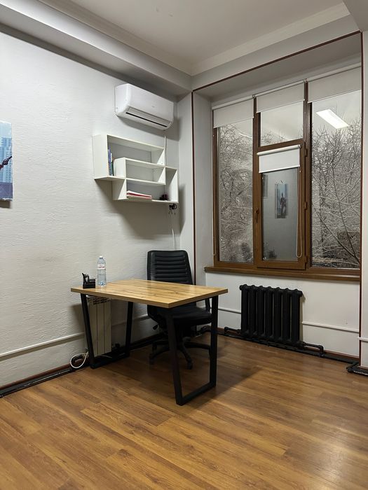 Офисные стол и кресло