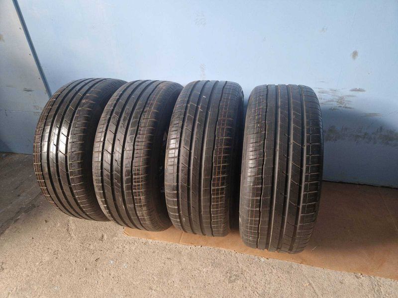 Audi Q8 R19/4M8 нови летни гуми с оригин. джанти
и датчици 265/55/R19