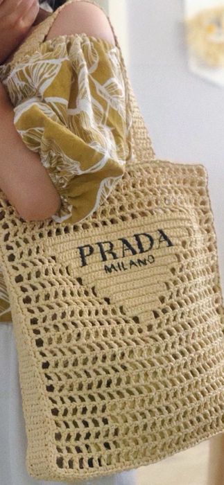 Geantă Prada, model 2026, 2 modele