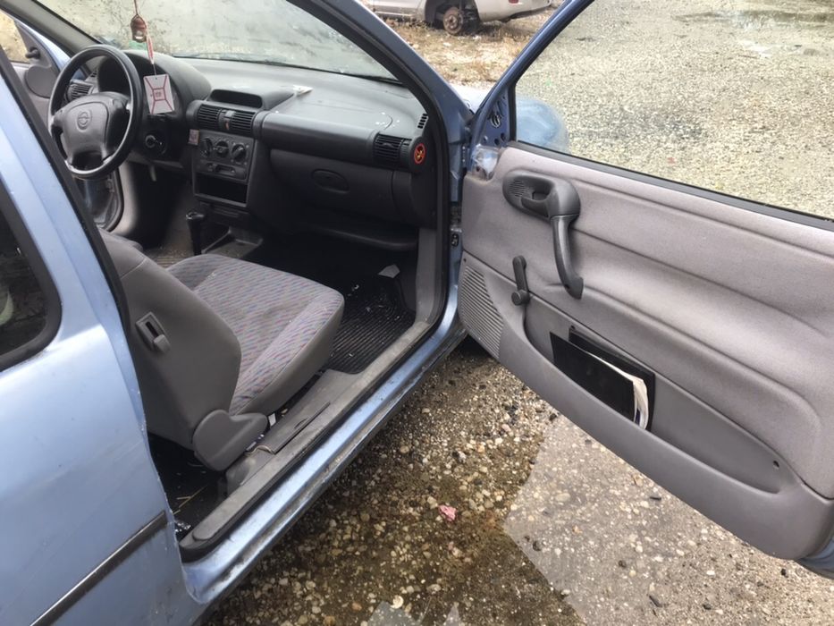 Опел корса 1.4 автоматик 1995г На Части