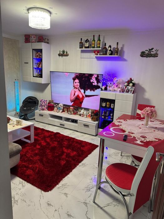 Vând apartament decomandat cu 3 camere cu suprafața utilă de 56,59 m.p și balcon de 3,42 m.p