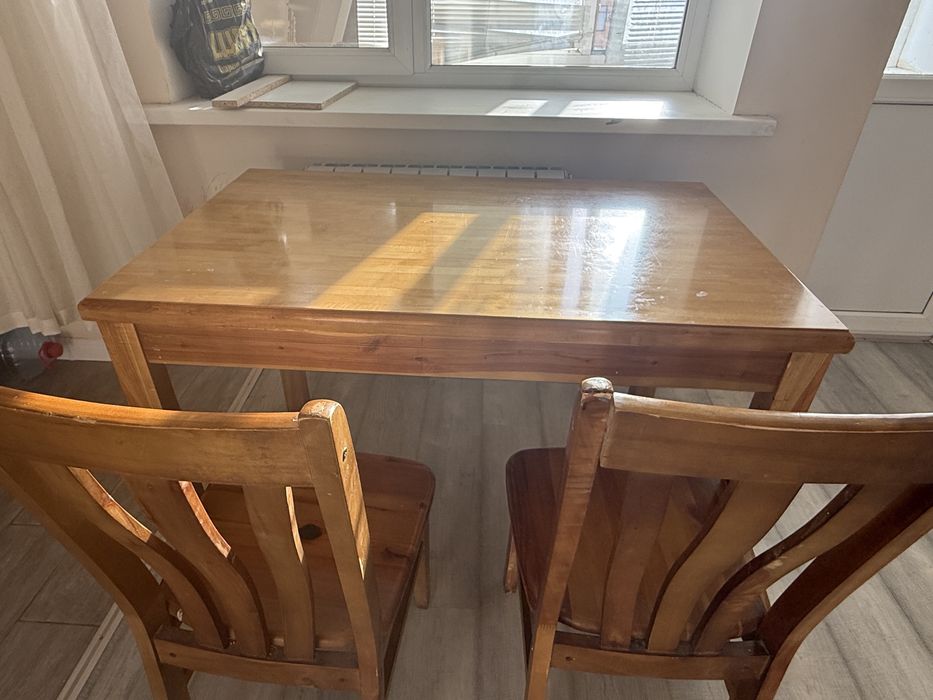 Стол со стульями