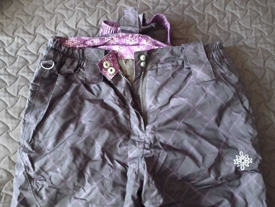 ПРОДАВАМ детски ски панталони за момиче, размер 146-152см