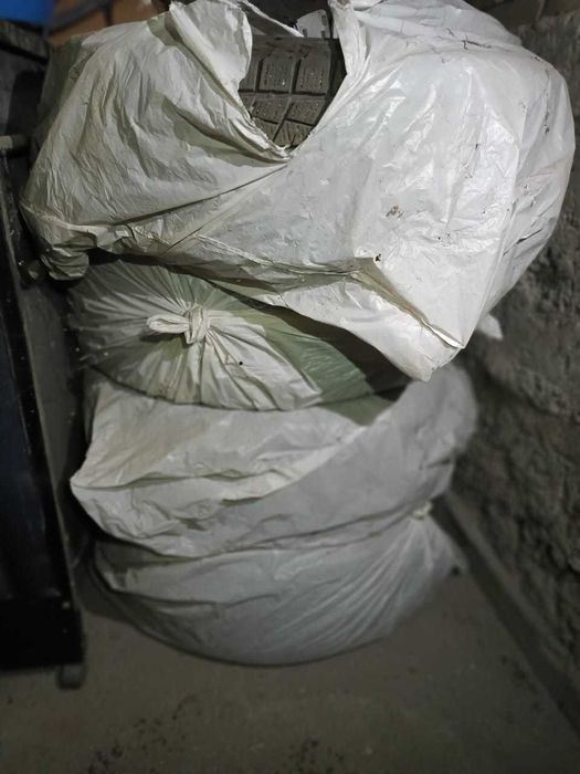 Blizzak 265/60 р 18 зима .