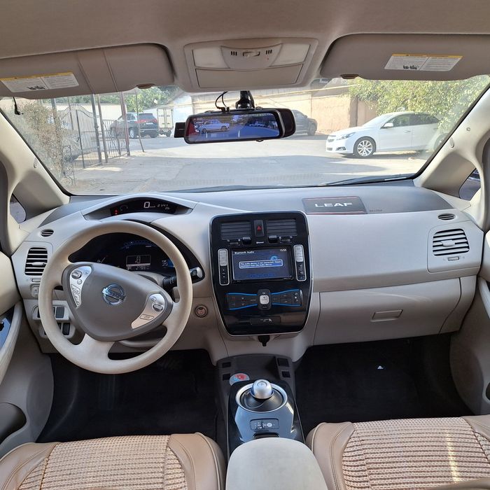 Nissan Leaf ниссан лиф электромабиль сотилади.