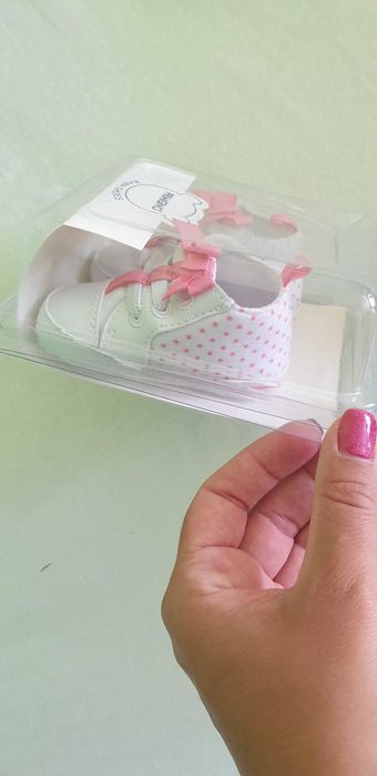 Продавам обувчици за бебе Primigino