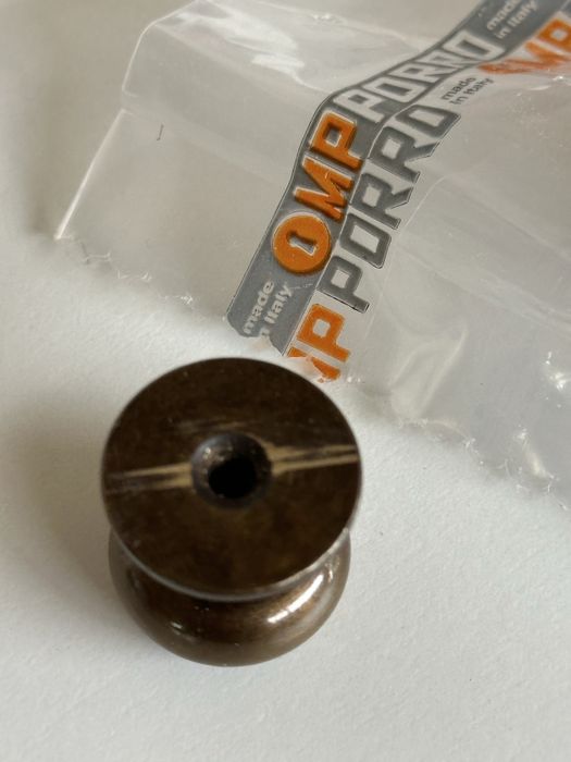 Buntoni din bronz pentru mobila, fabricat in Italia.