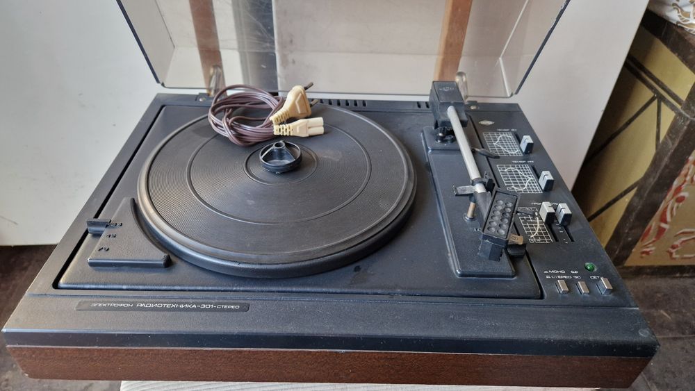 стерео проигрыватель