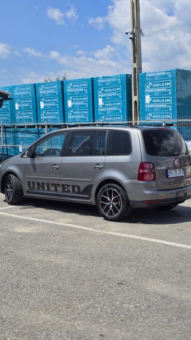 Vând wolkswagen Touran  facelift 1.9 105cp 6+1  

Vând volkswagen Tou