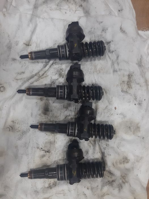 Дюзи BOSCH за пасат б6 2.0 140 hp 2006г.