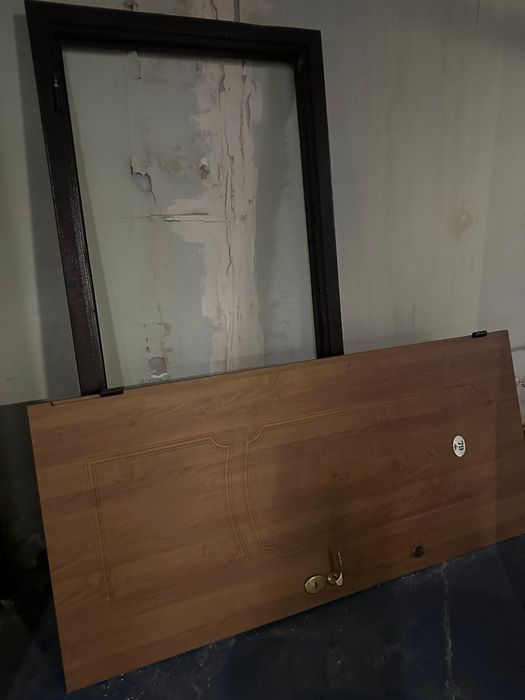 Продам входную дверь