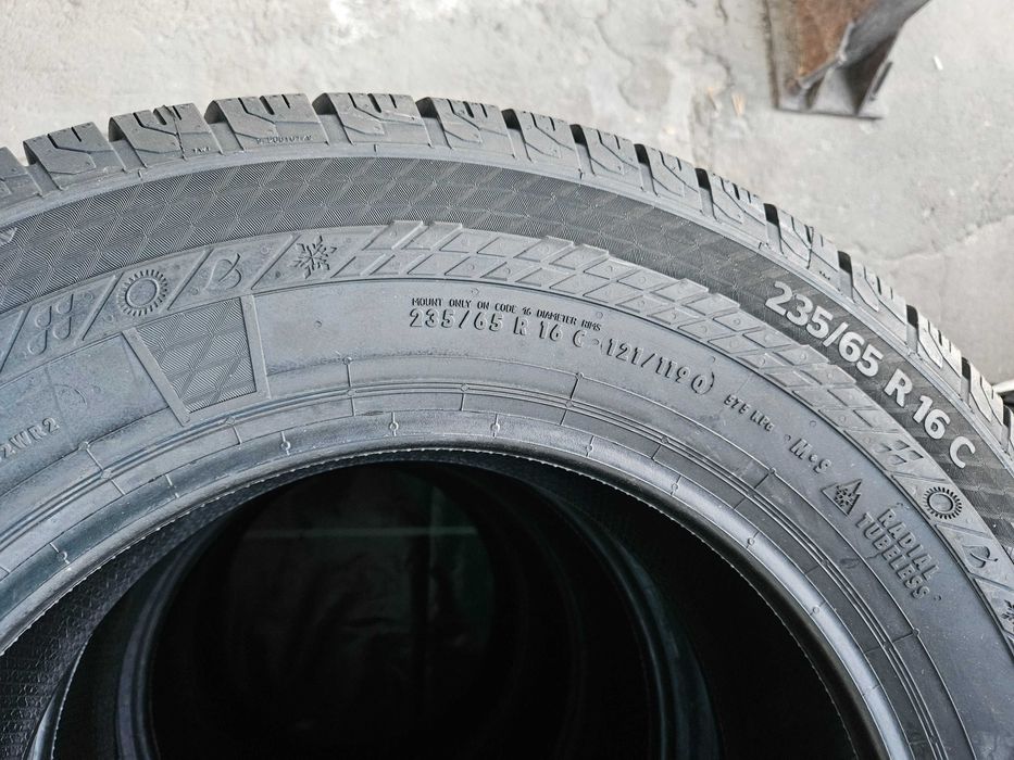 4 Нови бусови гуми 235/65 R16C Continental Van 4Season 121/119Q 10PR