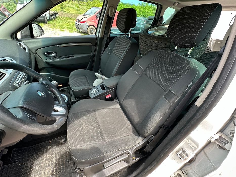 Dezmembrez Renault Scenic 3 1.9 dci Manual 2009 2010 2011 2012 2013 2014 xenon trapa