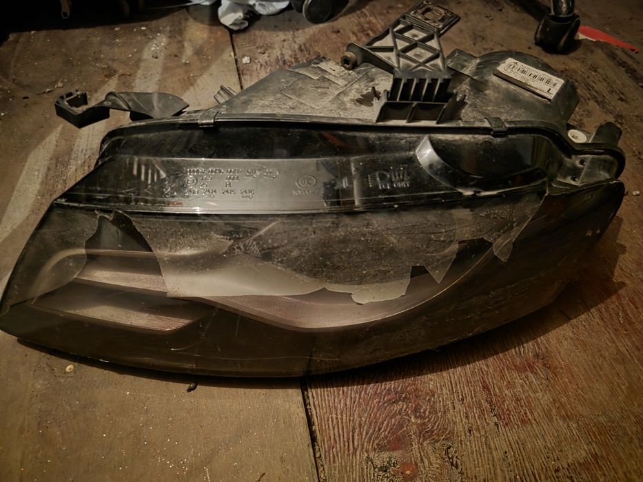 Far stanga Audi A4 B8  xenon