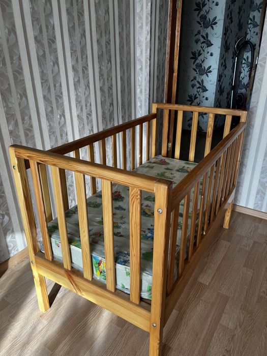 Детская кроватка