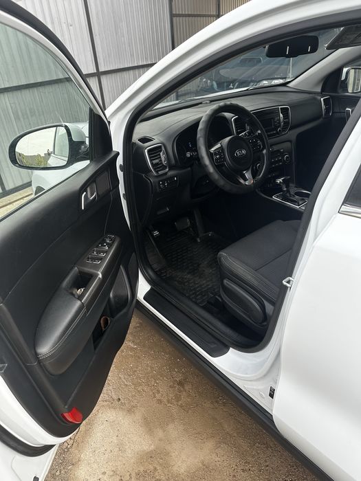 Продам автомобиль Kia Sportage