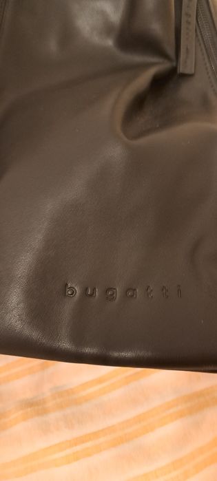 Vând poșetă nouă,superbă