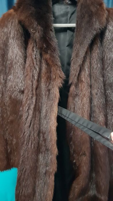 Vand haina de blana naturala, lunga de bizam.