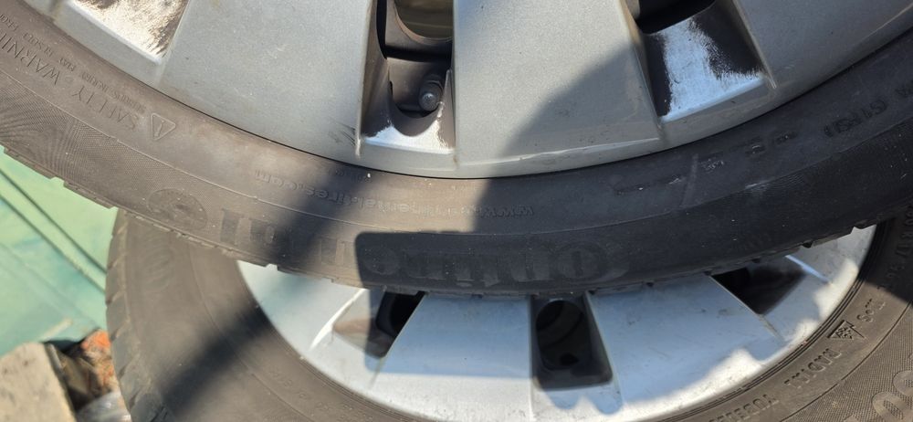 Гуми 4бр 215/60/17 - 1бр- 75 евро