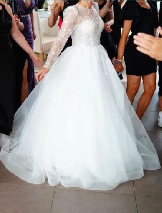 Rochie de mireasa, material din Dubai