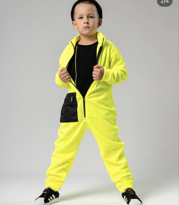 Продам яркий флисовый комбинзон