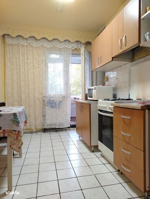 cv 184 Bd.Republicii, apartament 2 camere decomandat , etaj I