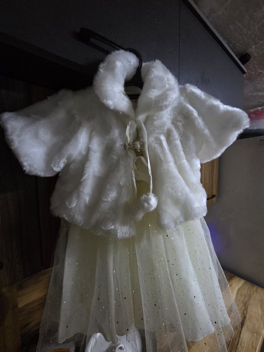 Продам платья костюмы