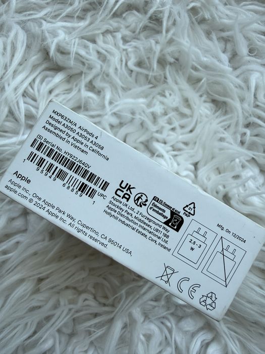 Vand Apple Airpods 4, fara ANC