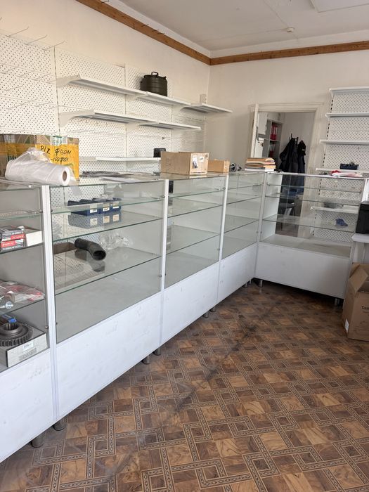 Продам витрины и кабинет