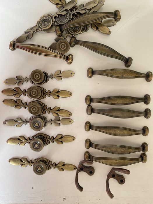 Дръжки за мебели