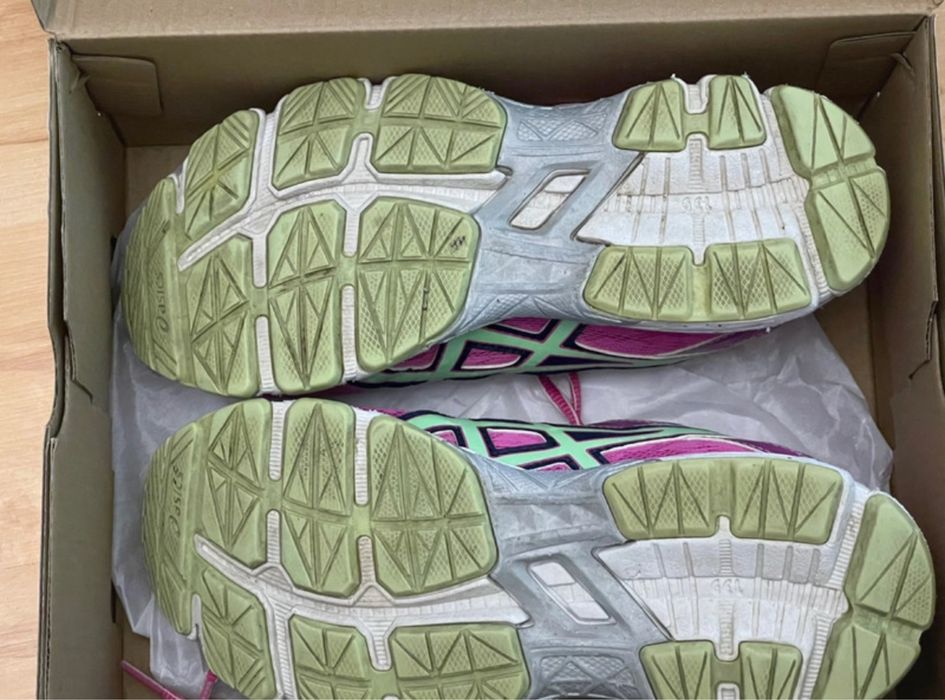 adidasi asics de alergare