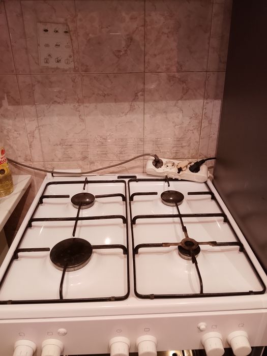 Продам газовую плиту